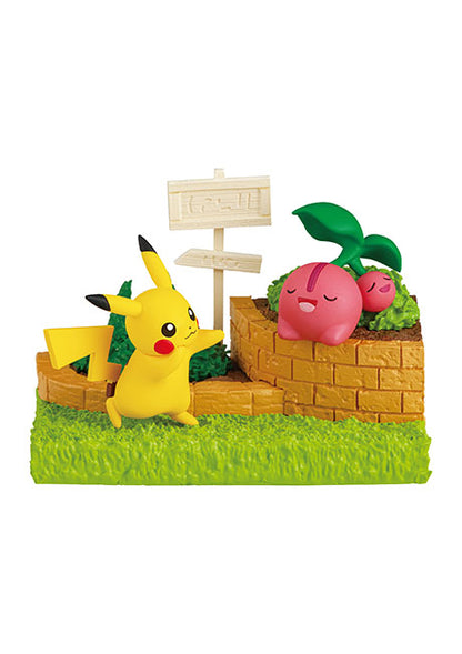 Giardino Pokémon: Scena Pomeridiana con Raggi di Sole, Set Miniature da Collezione
