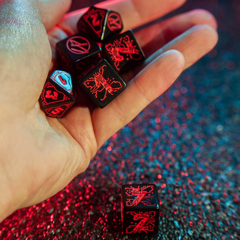 Set Dadi Essenziali Cyberpunk Red: Night City, 6 Pezzi, Neri e Rossi