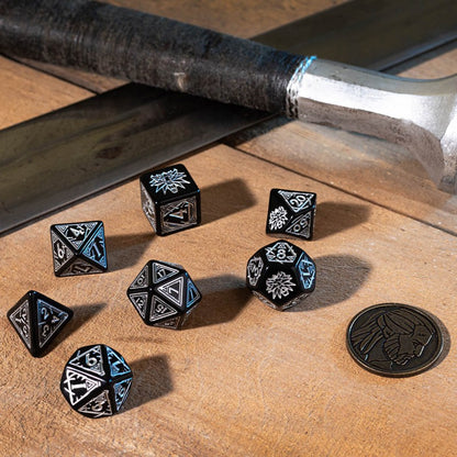 Set Dadi Witcher Geralt Spada d'Argento, Poliedrici Neri Incisi, Edizione Q Workshop